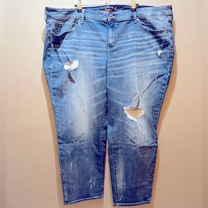 TORRID BOYFRIEND STRAIGHT VINTAGE DISTRESSED STRETCH MID-RISE JEAN 26 SHORT